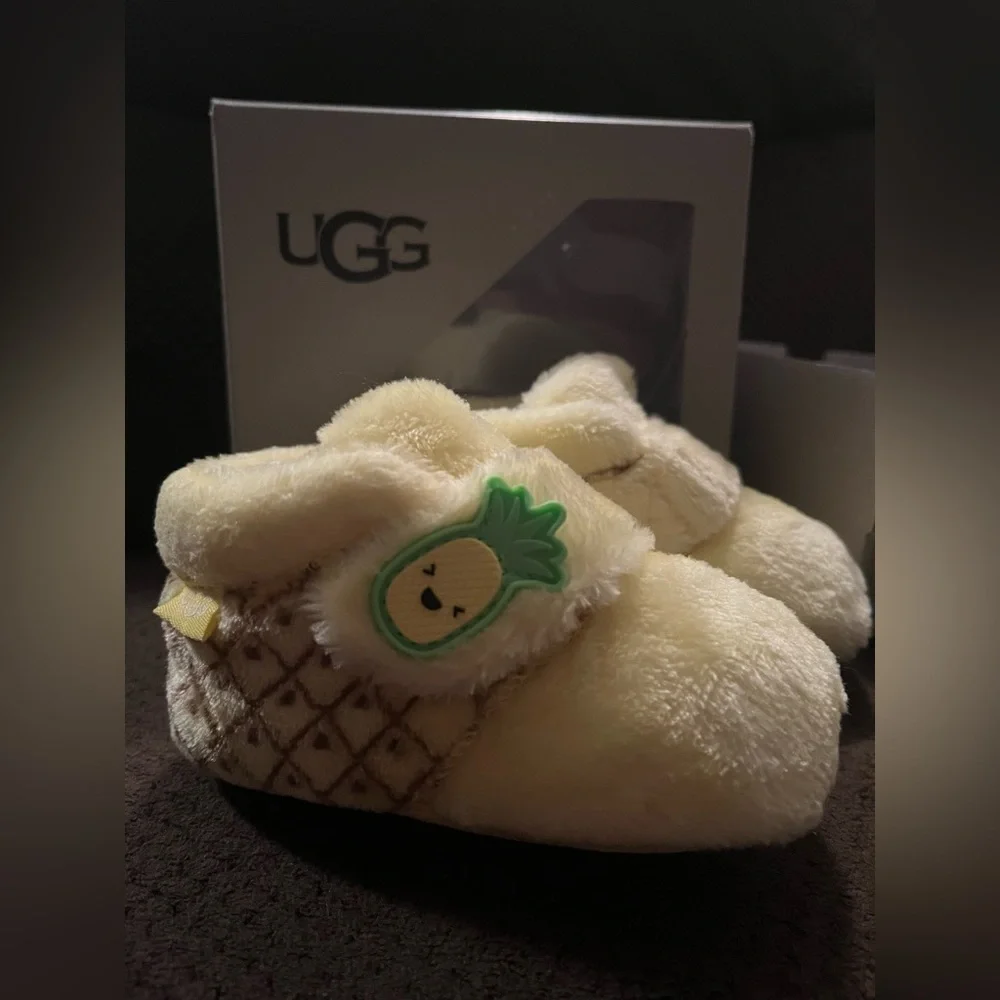 NIB UGG Infant Bixbee Pineapple Stuffie Size 04/05 (12-18 Months) Unisex